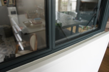 Parcloses en acier pour le maintien des vitrages sur une verrière atelier d'artiste