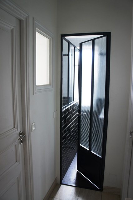 Porte et pare douche de type atelier d'artiste avec finition de couleur thermo laquée - Couleur gris Anthracite (référence RAL 7016 satiné)